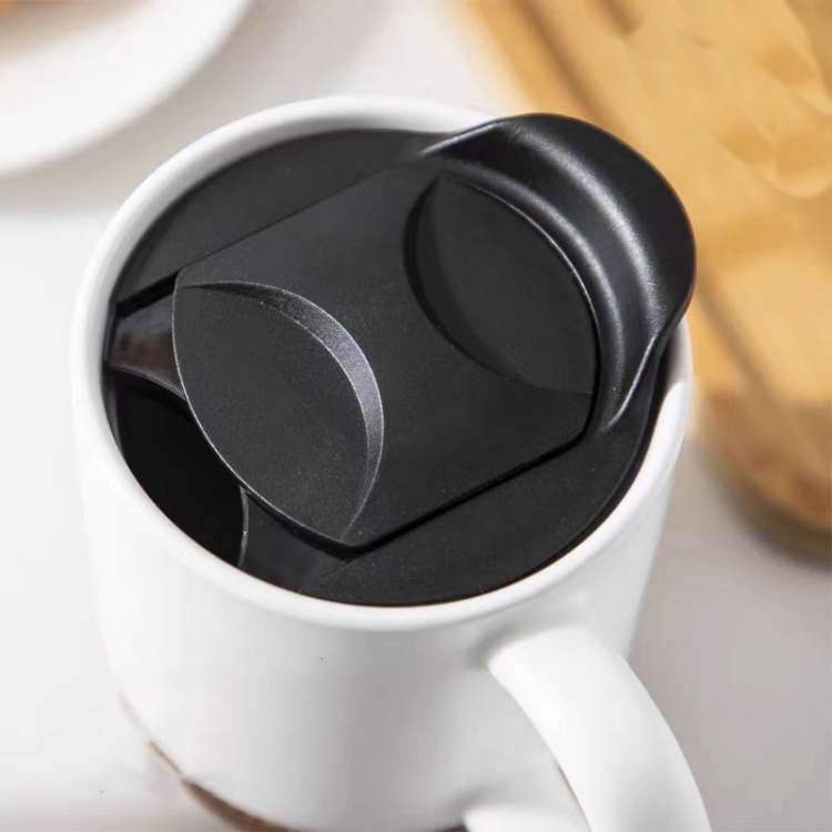 cork bottom ceramic mug with silicone lid